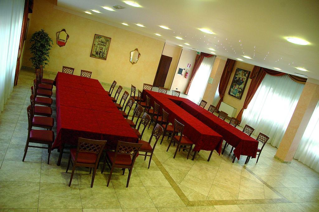 Hotel Ristorante Paladini Carisio Exterior photo
